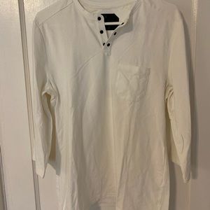 Gently used men’s white quarter length shirt!